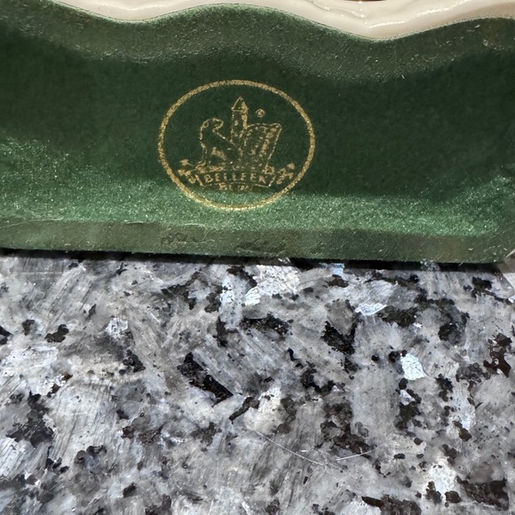 🕰️ Rare Vintage Stunning Irish Belleek White Ceramic Mantel Clock 🕰️ - Picture 13 of 16